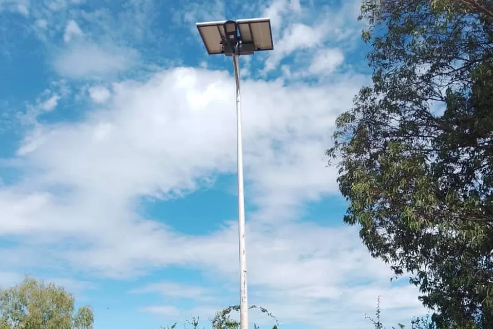 Projet de route périphérique de l'aéroport d'Abuja | Cas OEM international des réverbères solaires intelligents